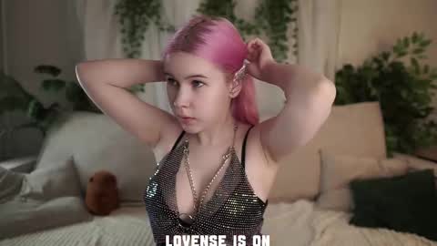 Eliz online show from 12/05/25, 01:36