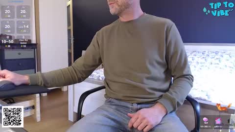 My name is David and if you like public exhibitions you wont be disappointed with me LoL - My favorite vibes is 44  online show from 01/20/25, 11:56