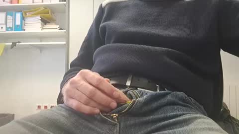 My name is David and if you like public exhibitions you wont be disappointed with me LoL - My favorite vibes is 44  online show from 02/26/25, 04:24