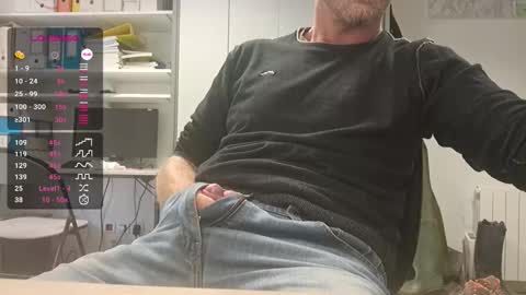 My name is David and if you like public exhibitions you wont be disappointed with me LoL - My favorite vibes is 44  online show from 10/08/25, 07:50