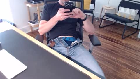 Snapshot of bi_sexy_man chatting on 06/03/26, 03:06 bi_sexy_man online show from 06/03/26, 03:06