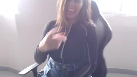 bianca_vega_ online show from 12/19/25, 05:53