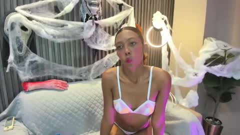 biancaa__18 online show from 10/28/25, 12:19