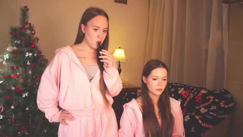 Lisa and Alice online show from 12/01/25, 02:00