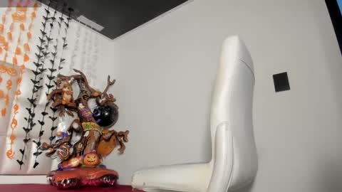 bibiana_js_ online show from 10/13/25, 11:54