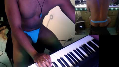 Snapshot of bicepsandfrot chatting on 03/06/25, 10:09 BicepsandFrot online show from 03/06/25, 10:09