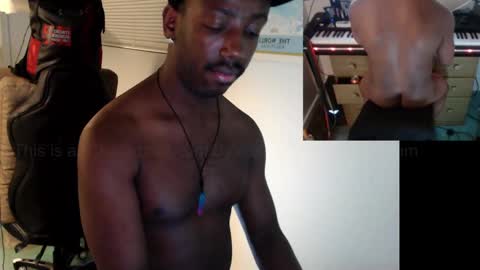 Snapshot of bicepsandfrot chatting on 03/08/25, 08:33 BicepsandFrot online show from 03/08/25, 08:33