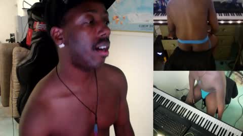 Snapshot of bicepsandfrot chatting on 03/09/25, 11:14 BicepsandFrot online show from 03/09/25, 11:14