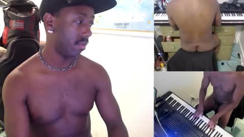 Snapshot of bicepsandfrot chatting on 03/10/25, 12:37 BicepsandFrot online show from 03/10/25, 12:37