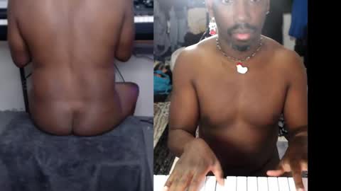 Snapshot of bicepsandfrot chatting on 09/22/25, 06:26 BicepsandFrot online show from 09/22/25, 06:26