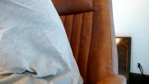 Snapshot of bifitboy chatting on 09/22/25, 01:13 Ryan online show from 09/22/25, 01:13