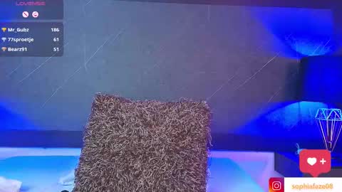 Snapshot of big_tits_in_your_face chatting on 02/21/25, 04:29 Tell me Sophia  online show from 02/21/25, 04:29