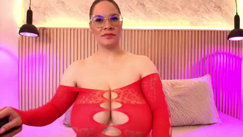 Snapshot of big_tits_in_your_face chatting on 10/01/25, 08:04 Tell me Sophia  online show from 10/01/25, 08:04