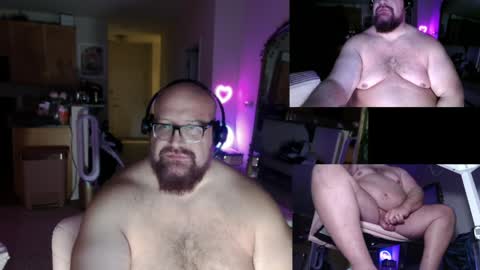 Snapshot of bigbear4cuddles chatting on 04/21/26, 03:02 BigBear4Cuddles online show from 04/21/26, 03:02