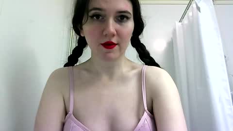 Isabella online show from 02/15/25, 11:58