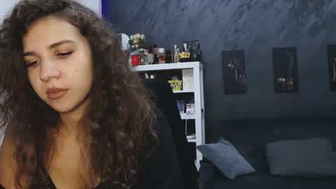 Snapshot of bigbuttjany chatting on 09/21/25, 10:44 bigbuttjany online show from 09/21/25, 10:44