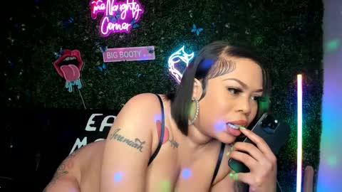 Snapshot of bigbuttsarena chatting on 12/11/24, 02:44 bigbuttsarena online show from 12/11/24, 02:44