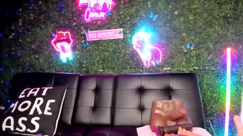 Snapshot of bigbuttsarena chatting on 12/13/24, 05:05 bigbuttsarena online show from 12/13/24, 05:05