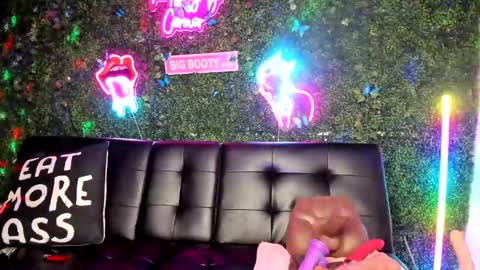 Snapshot of bigbuttsarena chatting on 12/15/24, 10:18 bigbuttsarena online show from 12/15/24, 10:18