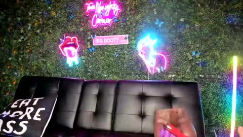 Snapshot of bigbuttsarena chatting on 12/20/24, 07:33 bigbuttsarena online show from 12/20/24, 07:33