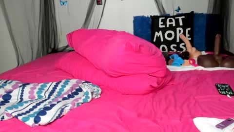 Snapshot of bigbuttsarena chatting on 01/02/25, 10:01 bigbuttsarena online show from 01/02/25, 10:01