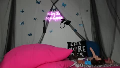 Snapshot of bigbuttsarena chatting on 01/12/25, 01:00 bigbuttsarena online show from 01/12/25, 01:00