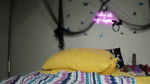 Snapshot of bigbuttsarena chatting on 02/12/25, 01:41 bigbuttsarena online show from 02/12/25, 01:41