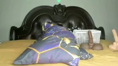 Snapshot of bigbuttsarena chatting on 10/22/25, 04:40 bigbuttsarena online show from 10/22/25, 04:40