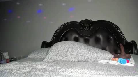 Snapshot of bigbuttsarena chatting on 12/18/25, 07:14 bigbuttsarena online show from 12/18/25, 07:14