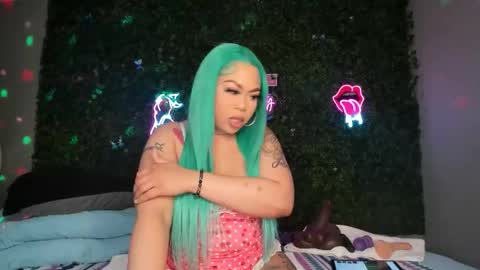 Snapshot of bigbuttsarena chatting on 02/13/26, 01:45 bigbuttsarena online show from 02/13/26, 01:45