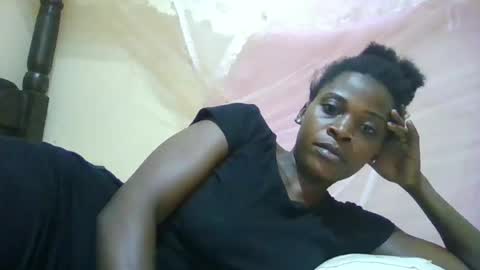 Snapshot of bigclit_bae22 chatting on 06/13/26, 01:09 bigclit_bae22 online show from 06/13/26, 01:09