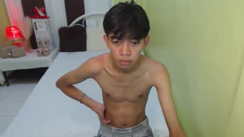 Snapshot of bigcock_kerbzz chatting on 11/12/25, 01:00 bigcock_kerbzz online show from 11/12/25, 01:00