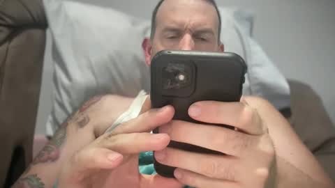 Snapshot of bigcocksuckingslut chatting on 12/27/24, 01:43 bigcocksuckingslut online show from 12/27/24, 01:43