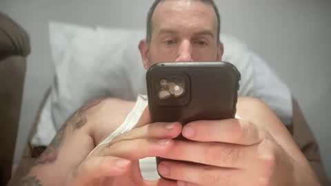 Snapshot of bigcocksuckingslut chatting on 12/31/24, 01:47 bigcocksuckingslut online show from 12/31/24, 01:47