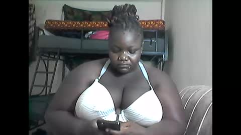 Snapshot of bigdarkass chatting on 11/13/25, 08:02 VIOLET online show from 11/13/25, 08:02