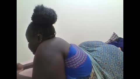 Snapshot of bigdarkass chatting on 12/21/25, 09:00 VIOLET online show from 12/21/25, 09:00