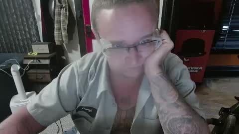 Snapshot of bigdbrillion chatting on 10/07/25, 12:35 Darryl online show from 10/07/25, 12:35