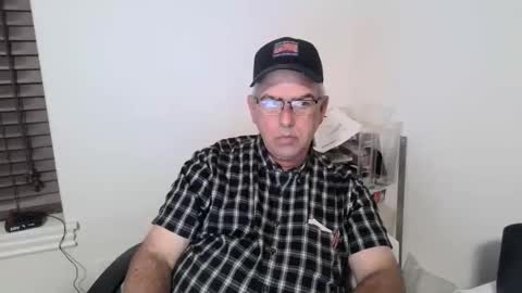 Snapshot of bigdylan17 chatting on 11/16/25, 12:38 Dylan 56 Taleah 53 online show from 11/16/25, 12:38