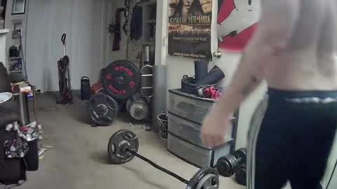 biggerisbetter21 online show from 12/15/24, 08:52