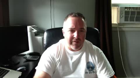 Snapshot of biggy9877 chatting on 06/18/26, 04:00 biggy9877 online show from 06/18/26, 04:00