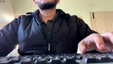 Snapshot of bighandsomesatisfy chatting on 01/04/25, 11:11 bighandsomesatisfy online show from 01/04/25, 11:11