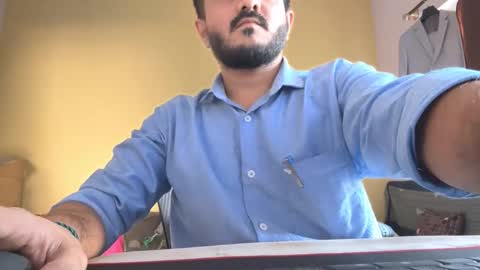 bighandsomesatisfy online show from 04/15/26, 10:55