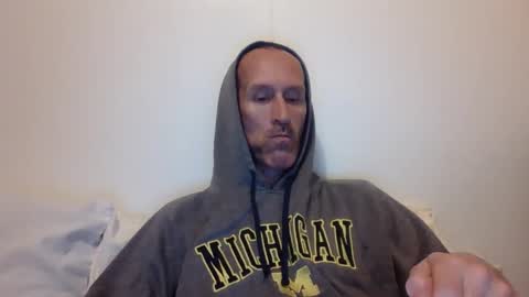 Snapshot of bighugemouthful chatting on 09/16/25, 04:46 Chaz online show from 09/16/25, 04:46