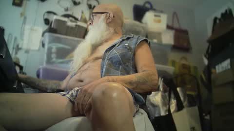 Snapshot of bigjeff01 chatting on 11/02/25, 05:26 bigjeff01 online show from 11/02/25, 05:26