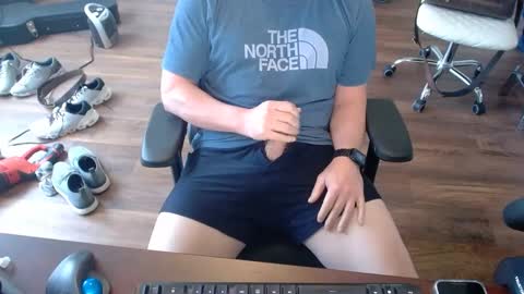 Snapshot of bigjohnsonrighthere chatting on 02/27/25, 07:26 bigjohnsonrighthere online show from 02/27/25, 07:26
