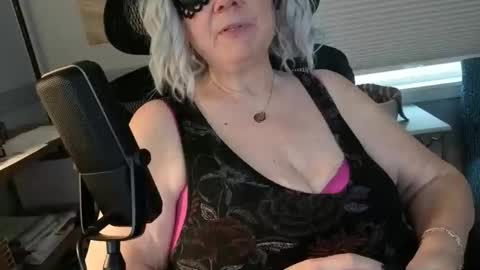 Snapshot of bigmarisella chatting on 02/03/26, 02:11 Big Mari online show from 02/03/26, 02:11