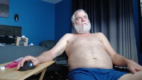 Snapshot of bigmustang_al chatting on 12/31/24, 02:40 bigmustang_al online show from 12/31/24, 02:40