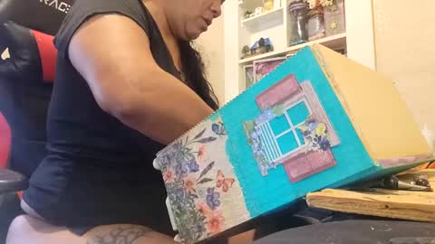 the Mini mami online show from 02/17/25, 07:42