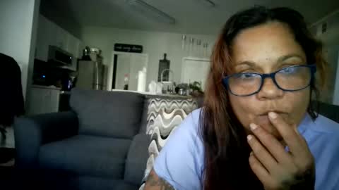 the Mini mami online show from 11/19/25, 05:02