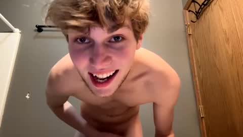 Snapshot of bigskinnyboyshh chatting on 01/09/25, 05:43 bigskinnyboyshh online show from 01/09/25, 05:43